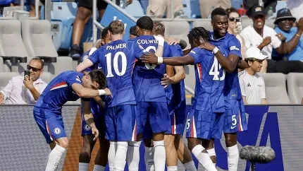 Los jugadores del Chelsea celebran el gol de Reece James