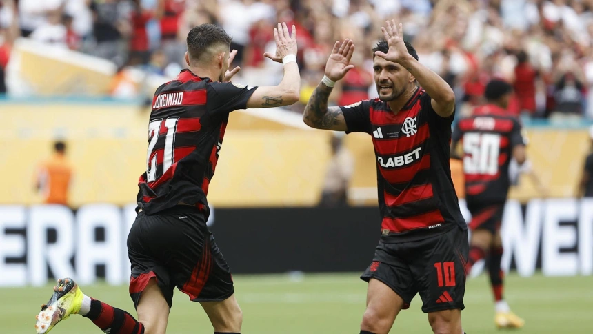 Jorginho celebra un gol del Flamengo contra el Bayern Munich