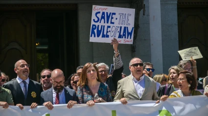 Jueces, fiscales y profesionales frente a la sede del Tribunal Supremo el 28 de junio.