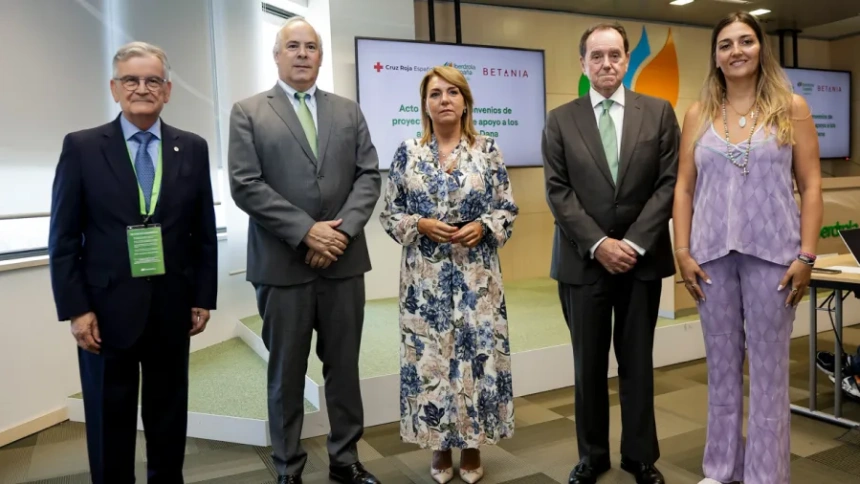 De izquierda a derecha: Rafael Gandía, vicepresidente primero de Cruz Roja Española; Mario Ruiz-Tagle, consejero delegado de Iberdrola España; Susana Camarero, vicepresidenta del Consell; Jaime Alfonsín, presidente de la Fundación Iberdrola España; y Begoña Arana, directora de la asociación Betania