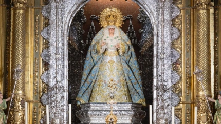 La Macarena vuelve a estar expuesta al culto