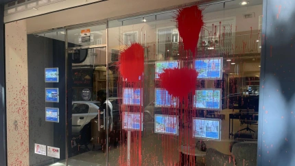 Acto vandálico contra una inmobiliaria en Palma.