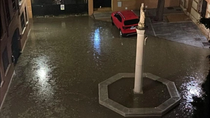 Plaza de Santa María, en Guadalajara, convertida en piscina con las tormenta