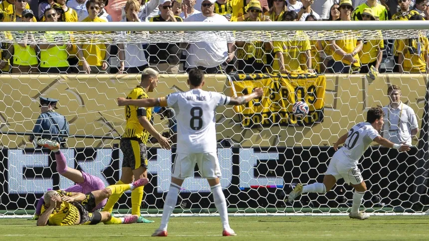 Fran García celebra el 2-0 del Real Madrid contra el Borussia Dortmund