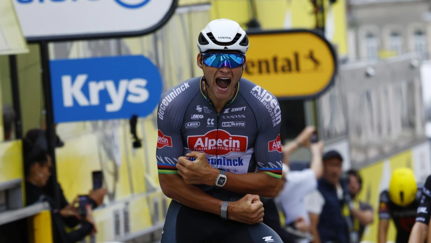 Van Der Poel celebra la victoria en la 2ª etapa del Tour