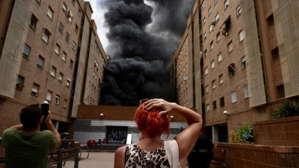 Incendio en un local comercial en la avenida del Puerto de Valencia