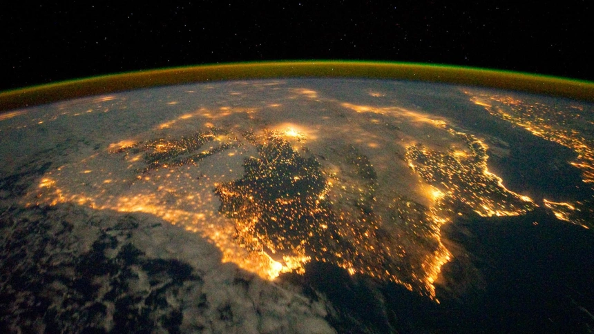 España y Portugal de noche vistas desde la Estación Espacial Internacional