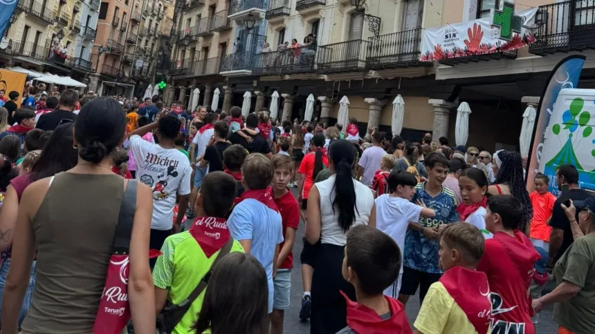 Los niños de Teruel disfrutan de su encierro por la Vaquilla