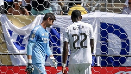 Courtois y Rüdiger, cabizbajos tras un gol del PSG
