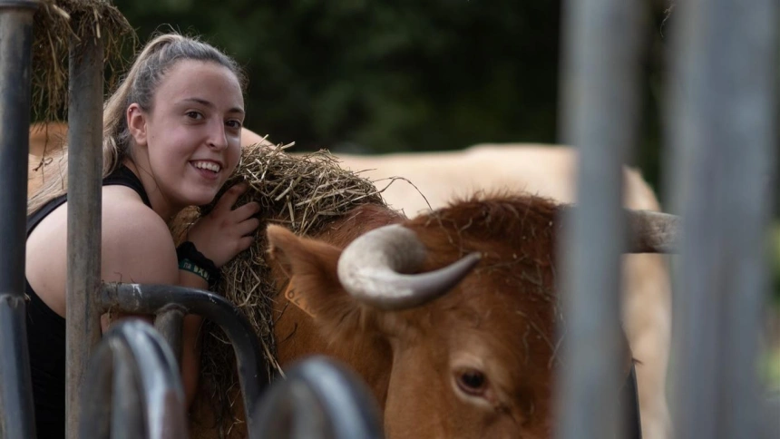 Lucia Rural Lucía Casal, la joven de Melide que conquista TikTok defendiendo el ...
