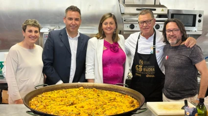 Paella CDT con alcalde de Sueca