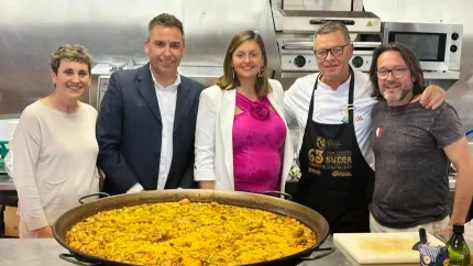 Paella CDT con alcalde de Sueca