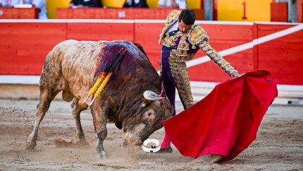 Natural de Emilio de Justo al segundo toro de Victoriano del Río