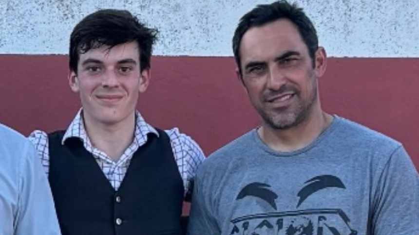 Sergio Rollón junto a su apoderado Luis González