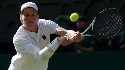 Jannick Sinner en un partido de Wimbledon