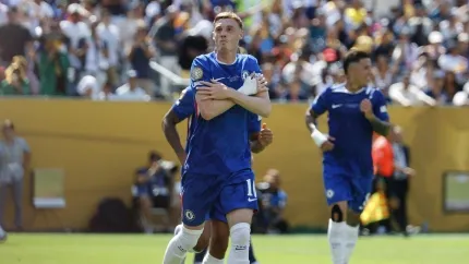 Cole Palmer celebra uno de los dos goles metidos ante el PSG