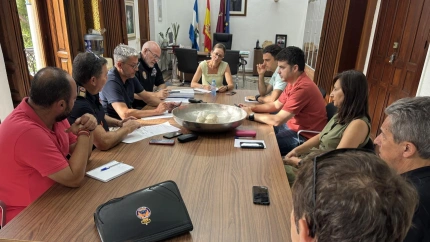 La alcaldesa de Águilas preside una reunión con técnicos del Ayuntamiento tras el terremoto registrado en la costa de Almería, que también se ha sentido en la localidad