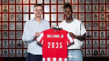 Nico Williams firma su nuevo contrato con el Athletic