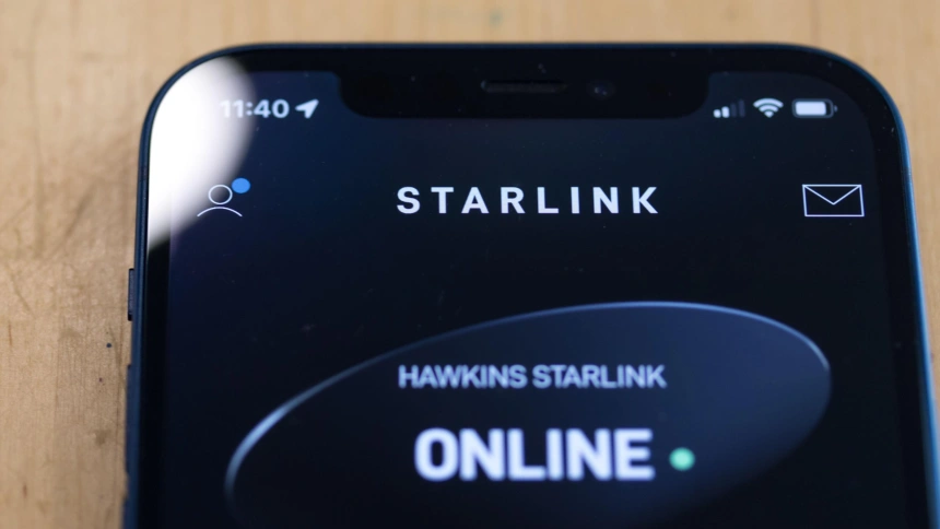 Aplicación de SpaceX con el logo de Starlink en la pantalla del iPhone