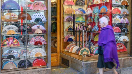 Escaparate de una tienda de abanicos tradicional de Sevilla