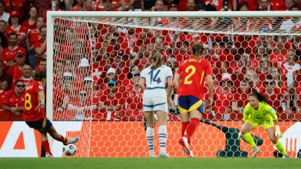 Mariona Caldentey marró la primera de las dos penas máximas falladas por España ante Suiza.