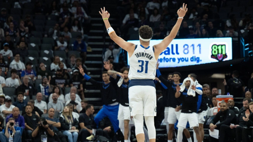 Klay Thompson celebrando un triple