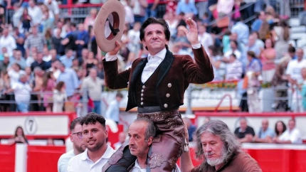 Diego Ventura, en su salida a hombros este domingo en Santander