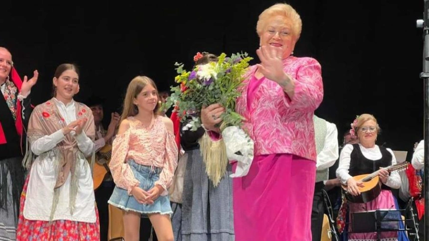 Pilar Sicilia recibía el Premio Honor Federación Coros y Danzas de España en abril de 2023