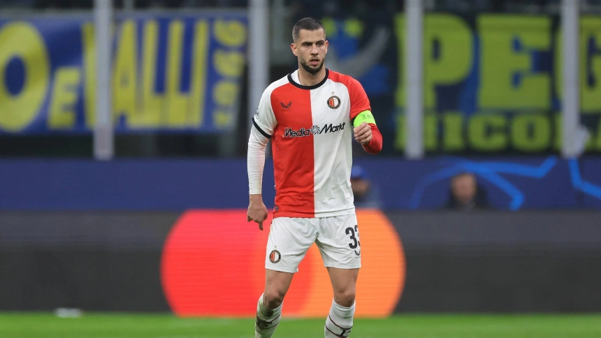 Dávid Hancko en un partido de Champions con el Feyenoord