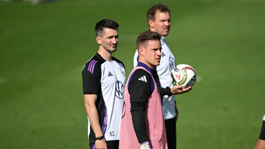 Ter Stegen junto a Nagelsmann en un entrenamiento de Alemania