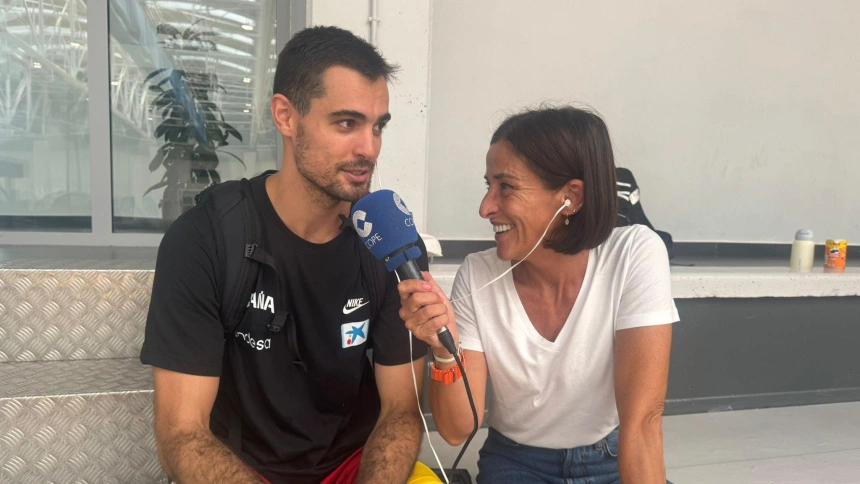 Alberto Abalde durante la entrevista en Deportes COPE con Pilar Casado