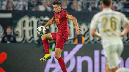 César Tárrega, con el brazalete de capitán, durante el amistoso ante el Borussia de Möenchengladbach