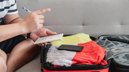 Preparando la maleta para un viaje de verano