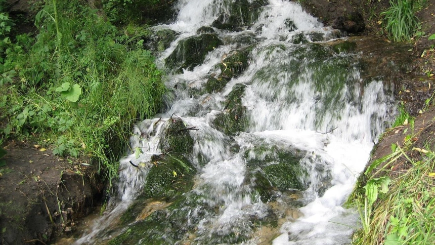 Un empresario uruguayo proyecta en Villablino (León) una embotelladora de agua minero-medicinal y un Museo del Agua