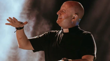 El padre Guilherme en una sesión de uno de sus conciertos.