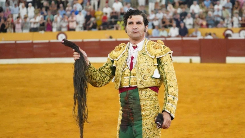 Morante de la Puebla, con el rabo cortado en Marbella