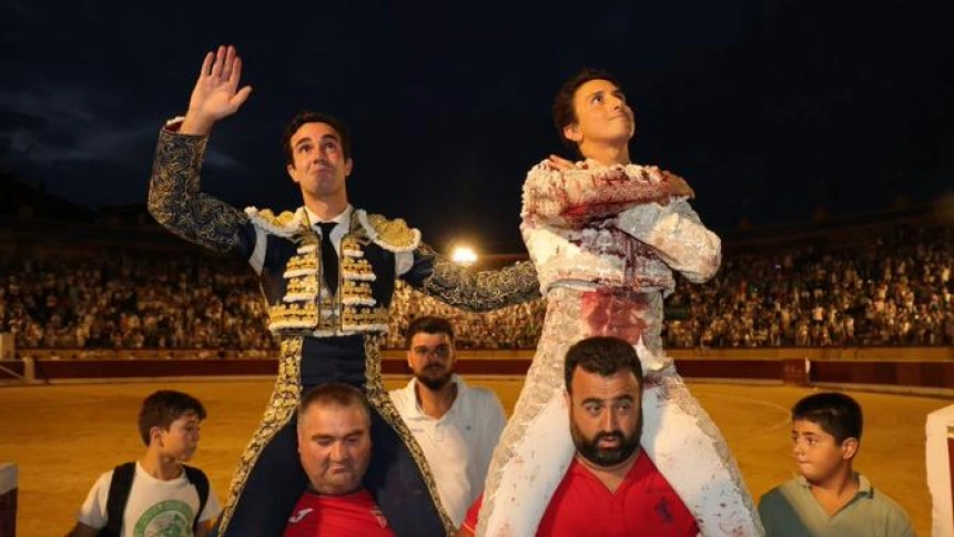 Tomás Rufo y Roca Rey, a hombros en Huesca