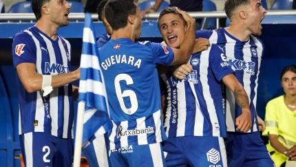 Tenaglia celebra con sus compañeros el gol de la victoria contra el Levante