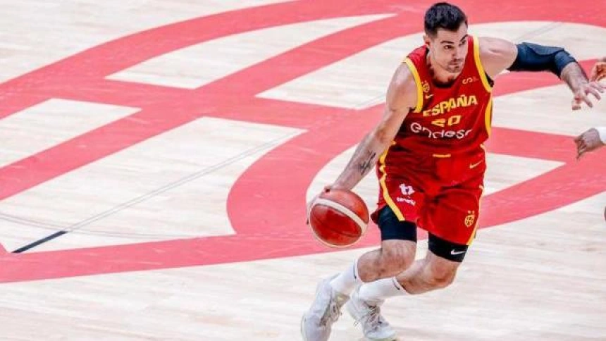 Alberto Abalde jugando contra Francia