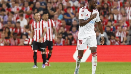 Lukebakio se anima tras marcar su gol en el Athletic - Sevilla