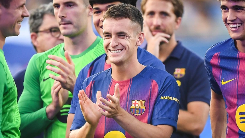 Marc Casadó quiere quedarse en el Barça, pero el club podría acabar vendiéndolo.