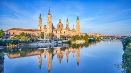 Vistas de la Basílica de la Virgen del Pilar junto al río Ebro (Zaragoza)