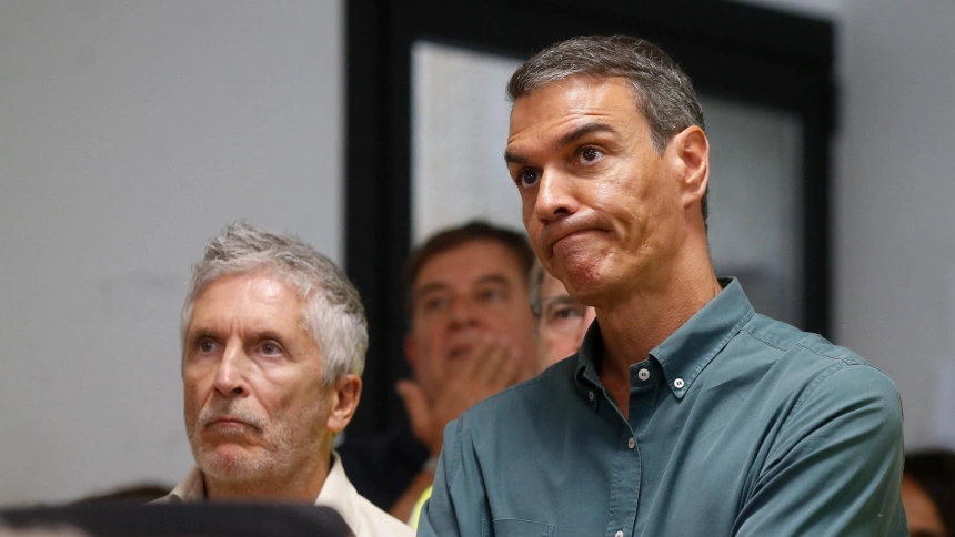 Ourense. El Presidente del Gobierno, Pedro Sánchez, visita las instalaciones del CECOT de Ourense durante la crisis de los incendios en la provincia gallega. Sánchez ha estado acompañado por Fernando Grande-Marlaska, Ministro del Interior y Alfonso Rueda, Presidente de la Xunta de Galicia