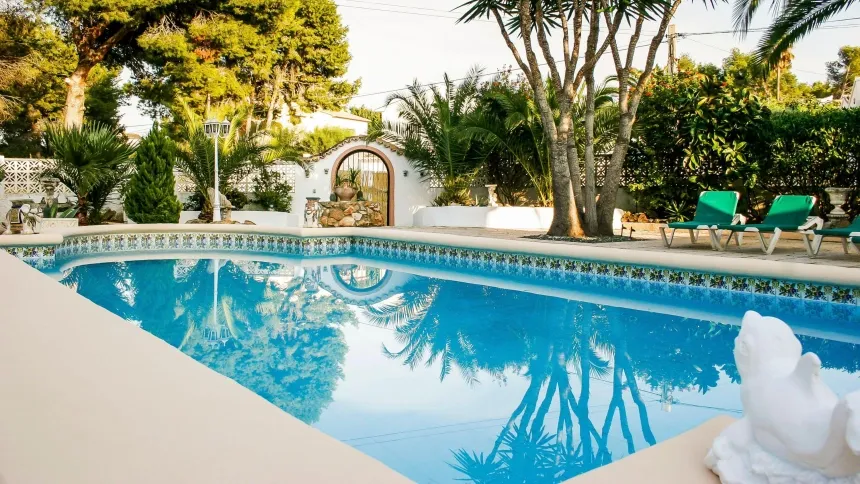 Piscina privada en Moraira (Alicante)