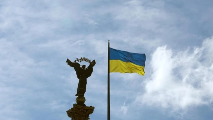 Ucrania ataca Rusia en una ofensiva que provoca daños en una central nuclear Kurks, mientras continúan en el aire las negociaciones de paz