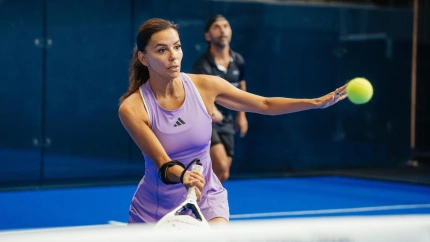 Eva Longoria estrena las pistas de pádel de la Rafa Nadal Academy