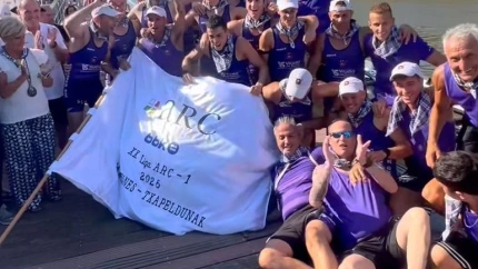 La tripulación de Santurtzi celebra el título de la Liga ARC 1