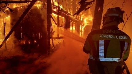 Bomberos del Parque provincial de A Coruña en el incendio de Quiroga (Lugo)