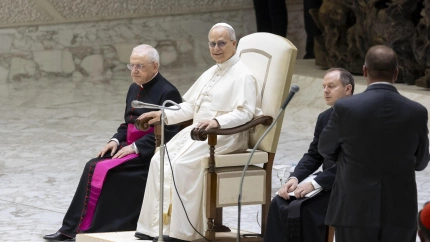 Vatican City (Italy), 27/08/2025.- Pope Leo XIV (2-L) attends the weekly general audience in the Paul VI Hall in Vatican City, 27 August 2025. (Papa) EFE/EPA/MASSIMO PERCOSSI