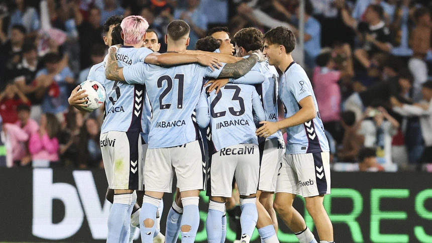 Los jugadores del Celta celebran el gol de Hugo Álvarez